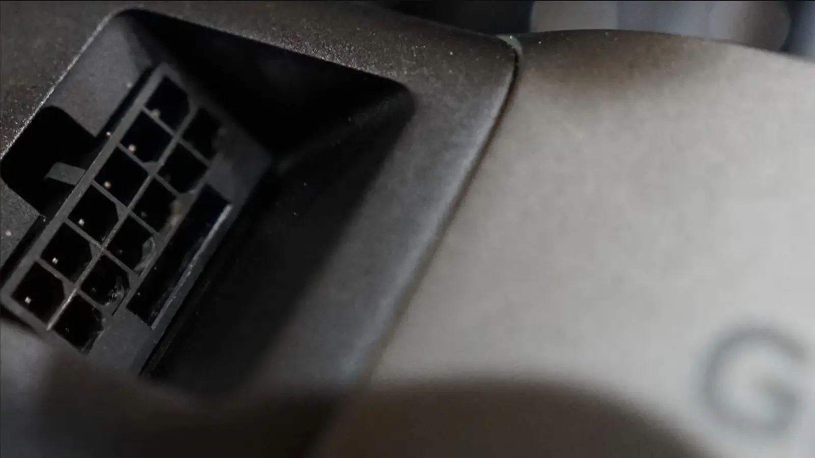 Daniel Owen's burned RTX 5090 connector