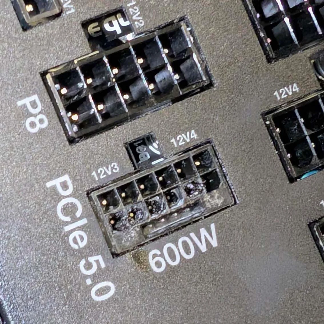 Club386's melted 12V-2x6 power connector and cable