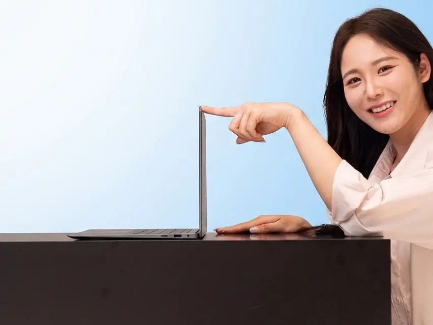 Samsung Display Ultra Slim OLED laptop panel