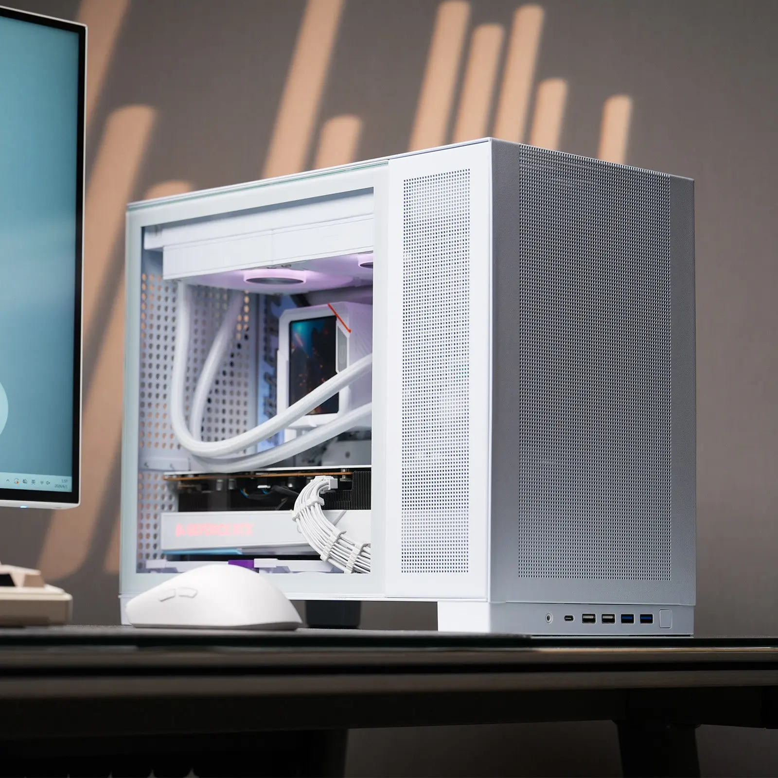 Shiny Snake G380 front I/O panel with USB-C port