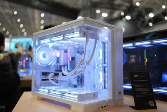 Thermaltake SWAFAN EX INFINITY magnetic fans with tool-free blade swapping mechanism