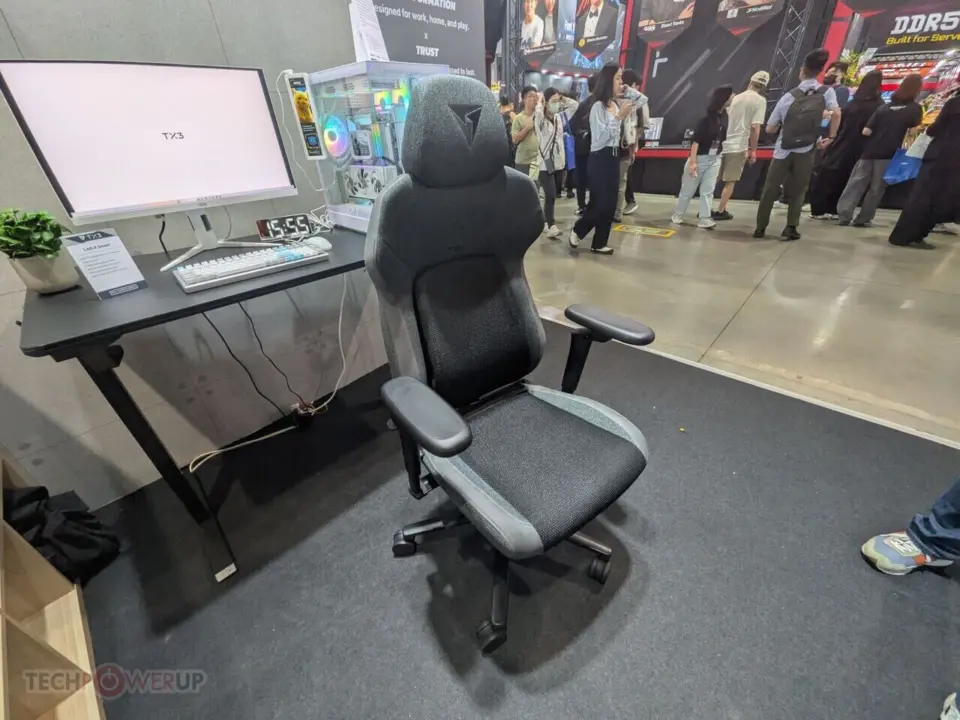 TX3 Core 360 gaming chair with dynamic lumbar support