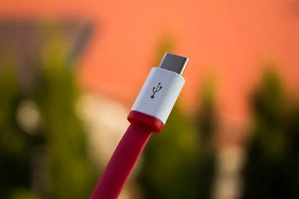 USB Port Colors Explained: White, Black, Blue, and Beyond