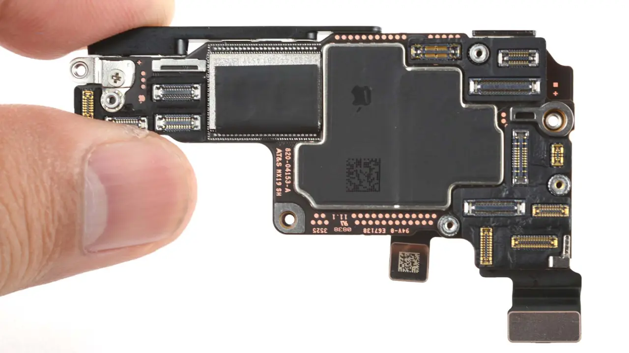 Apple Mac Price Hikes Up to $1,300 as AI Demand Shrinks LPDDR5X Supply