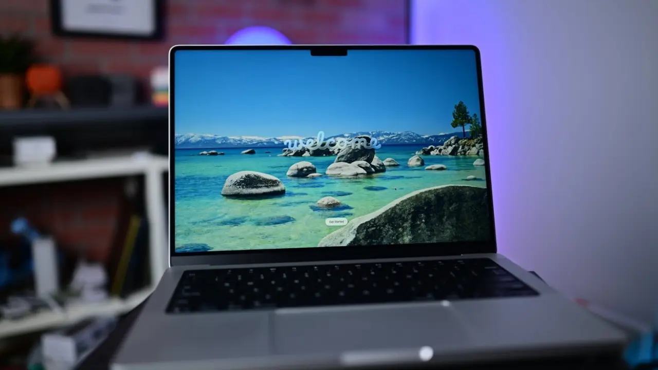 Apple MacBook Pro OLED: Samsung Wins Exclusive Supply Contract