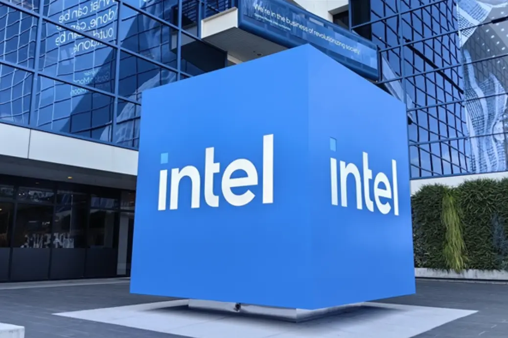 Intel 18A Panther Lake Chips Ship With High NA EUV