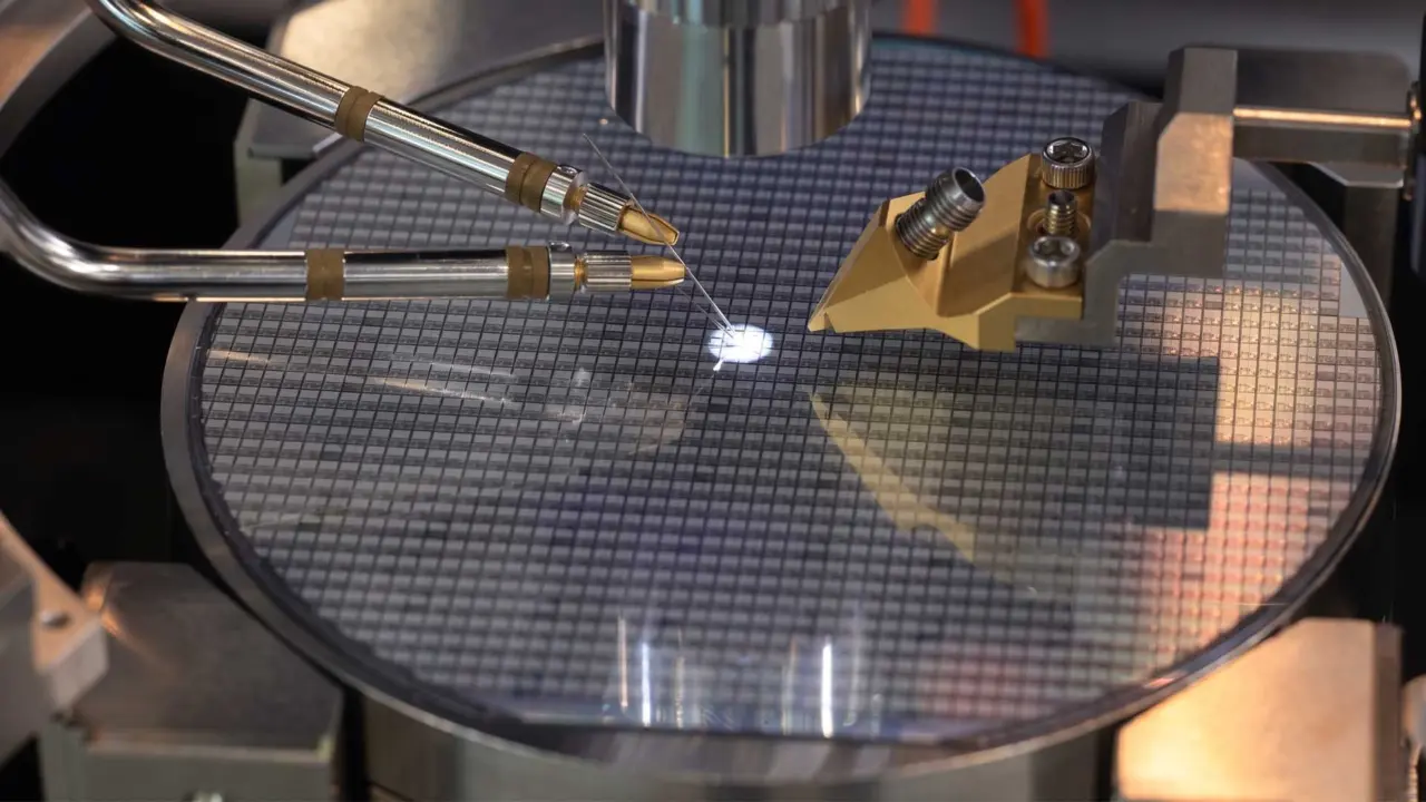 Zeiss CEO: China Chip Rise Limited Without EUV Lithography Tools