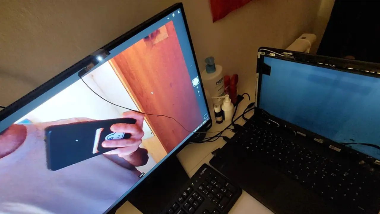 Broken Laptop Webcam Bypassed via Ethernet Port for Job Interviews