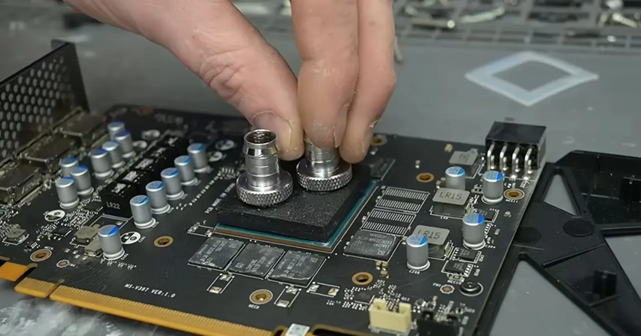 RTX 2060 Direct Water Cooling Drops Temps to 28°C in Modder Test