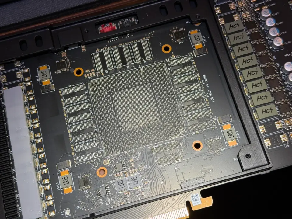RTX 4080 Empty Shell Scam: Stripped GPU and VRAM Found Inside