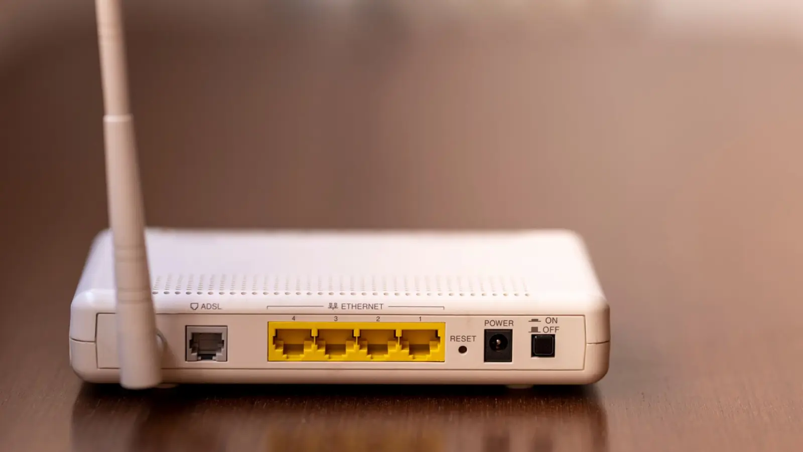ZBT router model Z8102AX showing network ports and status LEDs