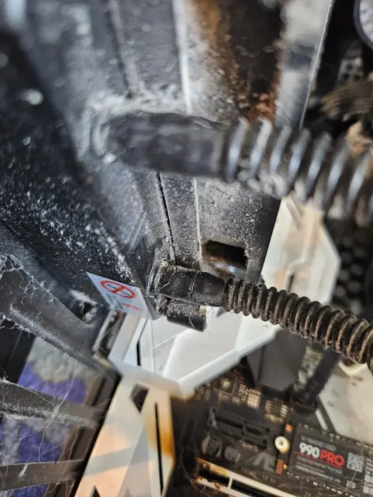 AIO Liquid Cooler Leaks After 10 Years, Ruins PC