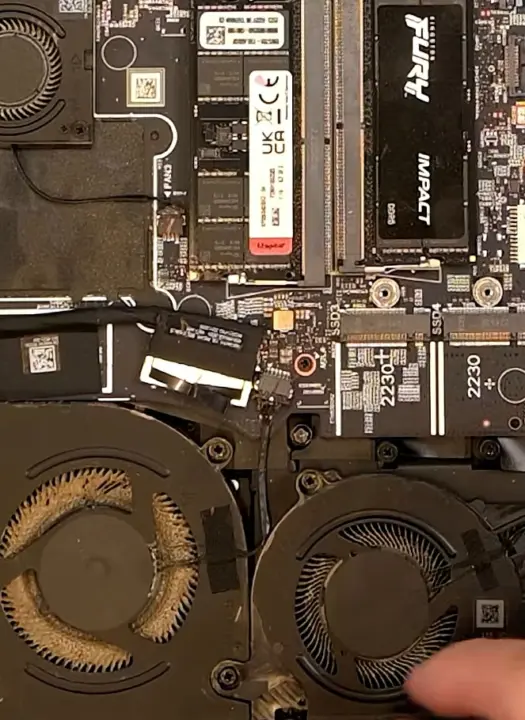 Alienware Laptop DDR5 Failure Shows Why Regular Cleaning Matters