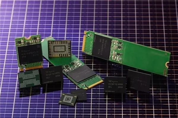 DRAM memory modules on a circuit board