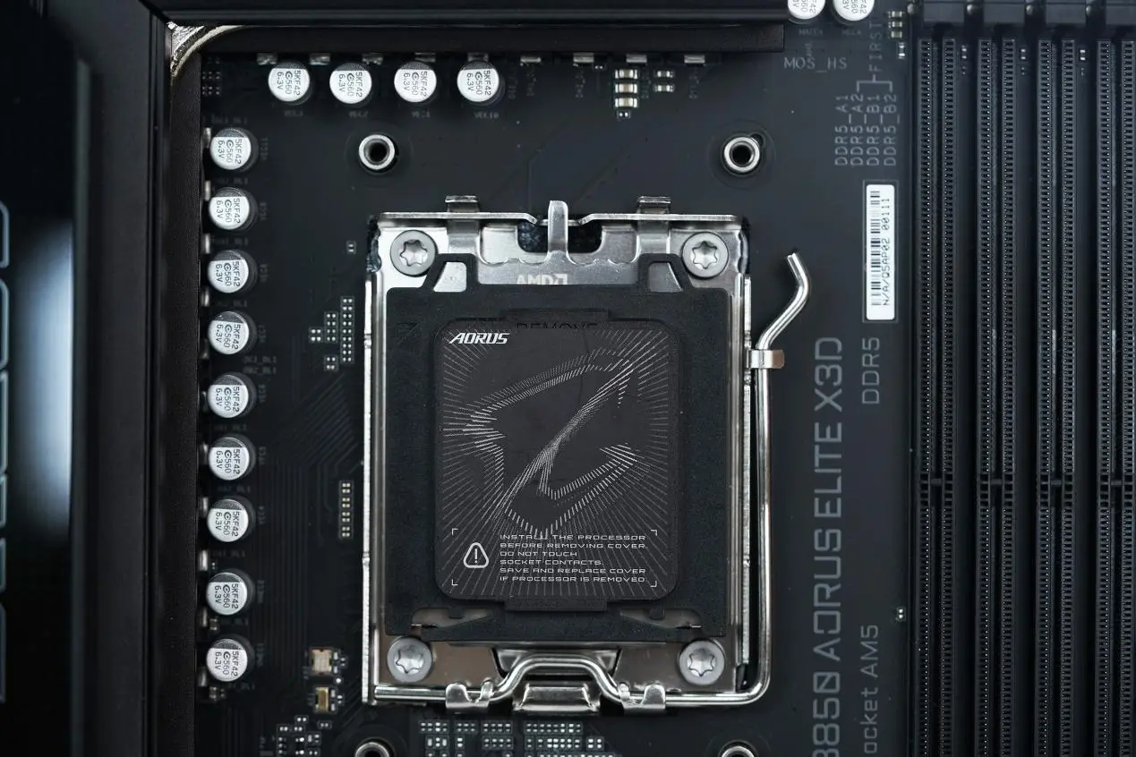 Gigabyte B850 AORUS ELITE X3D motherboard VRM heatsink