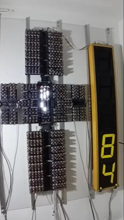 Mike Builds 8-Bit Tube Computer MK3 With 460 Vintage Vacuum Tubes