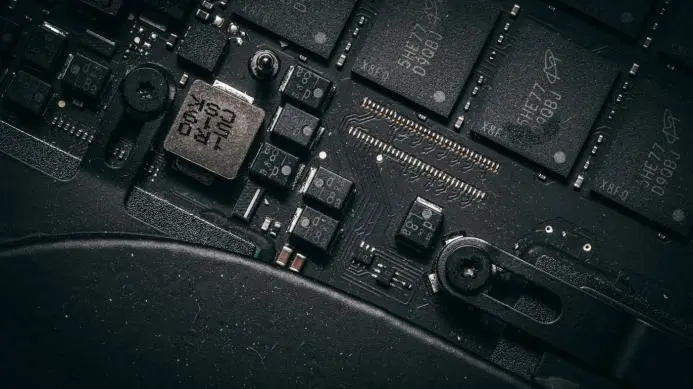 NVIDIA RTX 5080 VRAM: Can 16GB Handle 27B AI Models?