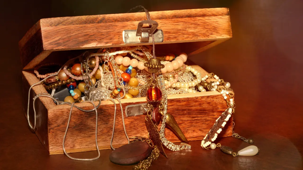 Old School RuneScape Ex-Dev Sentenced for $400k Virtual Gold Theft