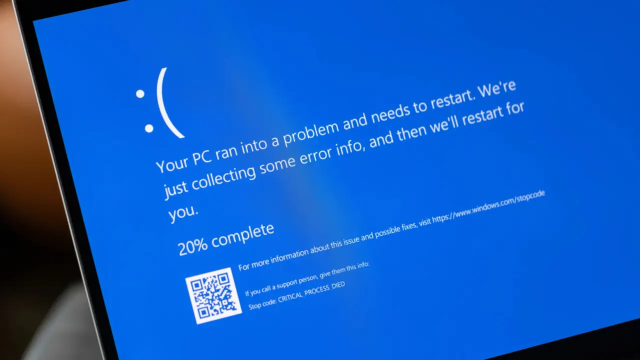 Windows 10 File Explorer interface showing a crash error