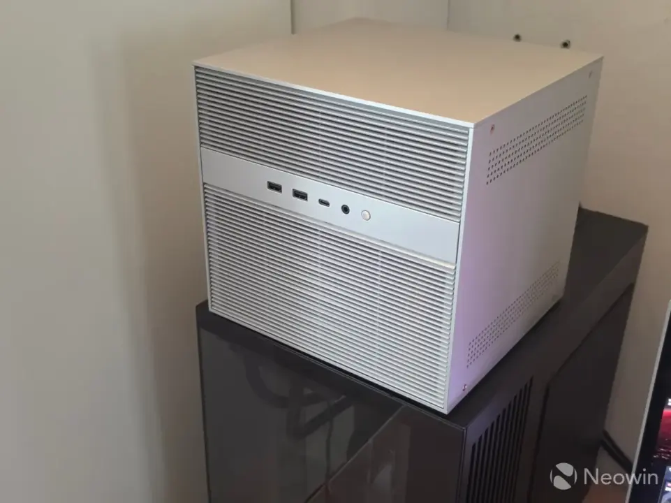ZimaCube 2 NAS Announced: 12 Bays for Home Storage in Compact Form