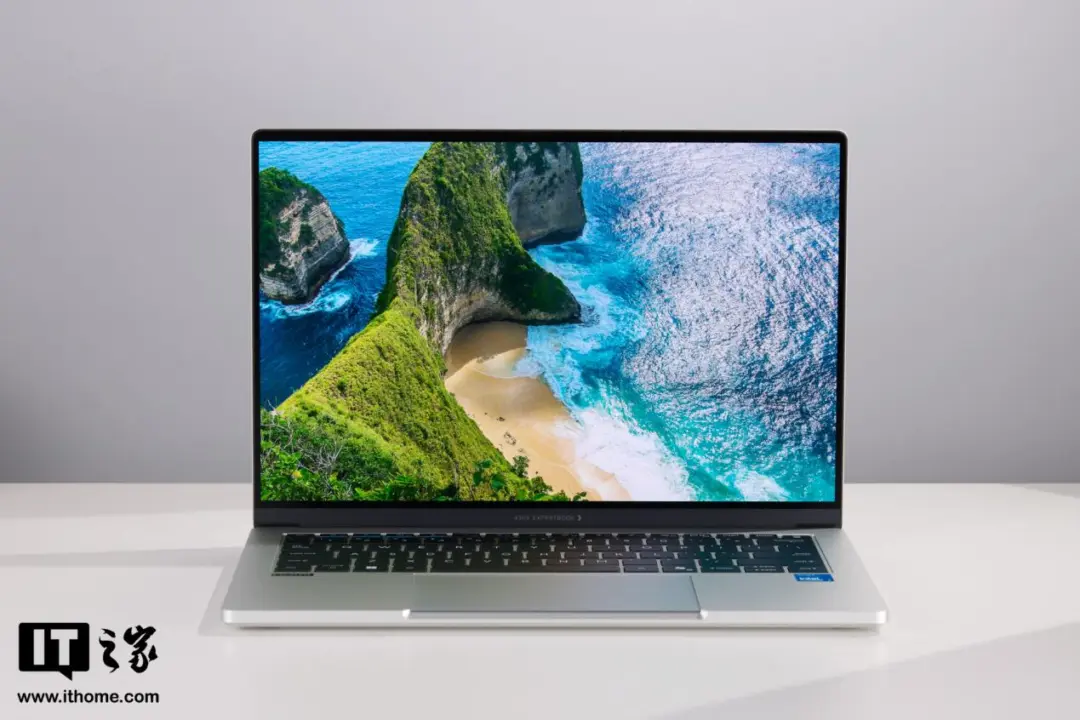 ASUS ExpertBook B1 Air display