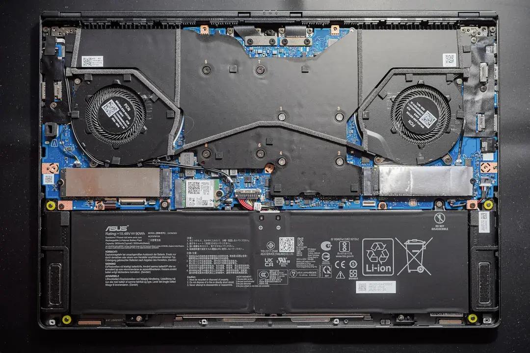 ASUS ROG Strix SCAR 16 (2025)