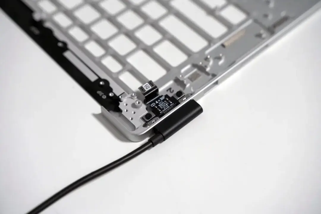 Microsoft reveals 0.7mm magnet adjustment that enables Surface USB-C cable self-alignment