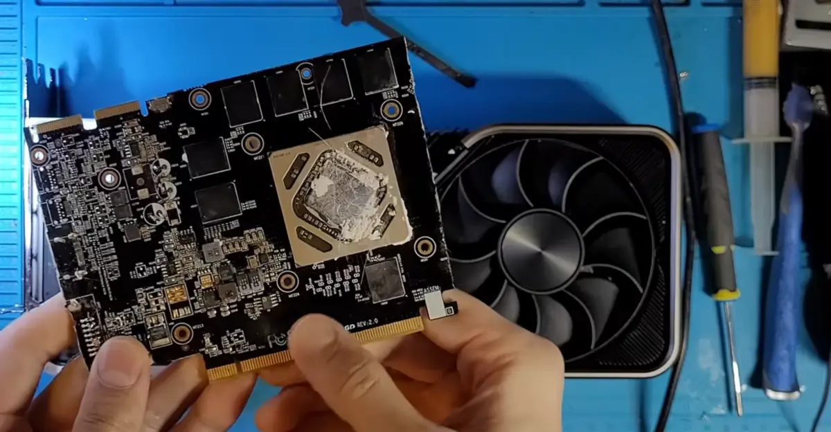 RTX 3090 Founders Edition Cooler Contains Chopped-Up Radeon R9 280 PCB
