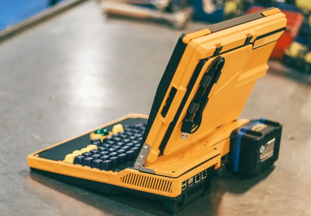 Slurp Burgers turns GMKtec M5 Ultra mini PC into battery-powered laptop using 24V power tool batteries